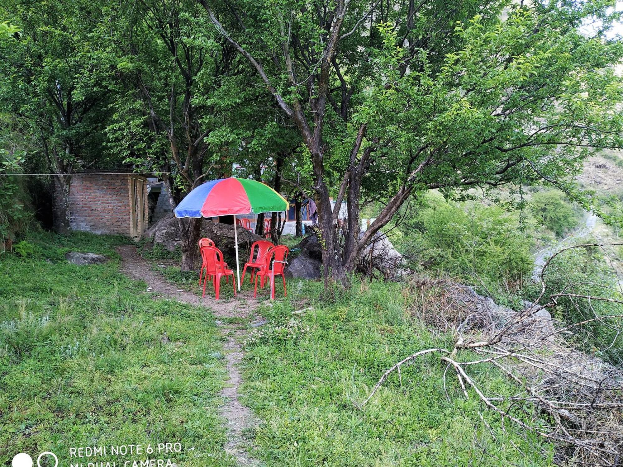 Tirthan Hilltop Home Stay Banjar ภายนอก รูปภาพ