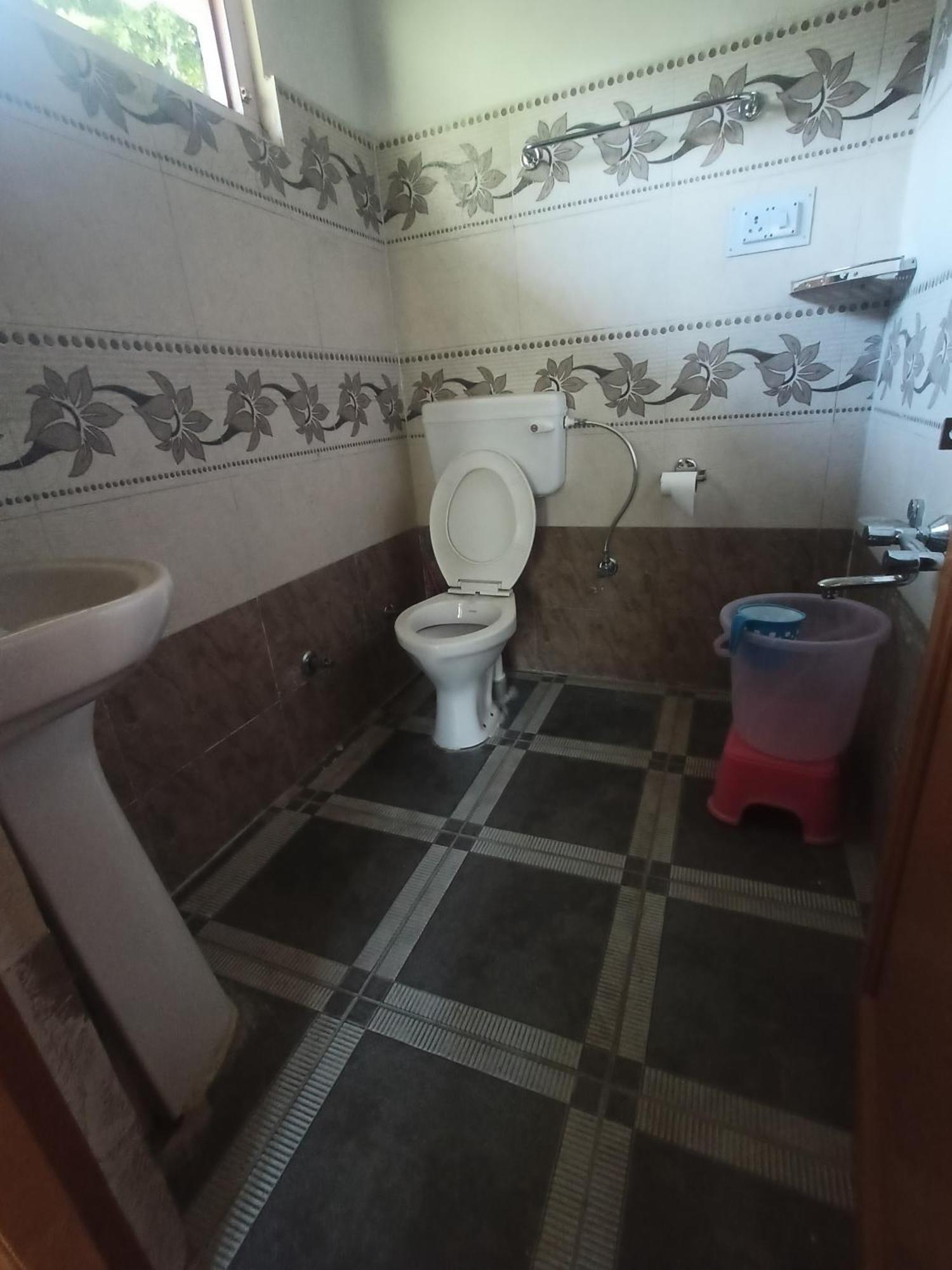 Tirthan Hilltop Home Stay Banjar ภายนอก รูปภาพ