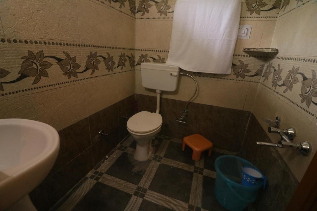 Tirthan Hilltop Home Stay Banjar ภายนอก รูปภาพ